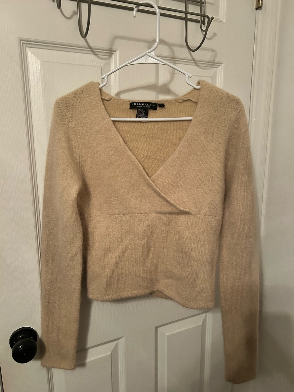 EUC Vintage Women’s Rampage Soft Angora Blend Beige V-Neck Sweater Size M Y2K
